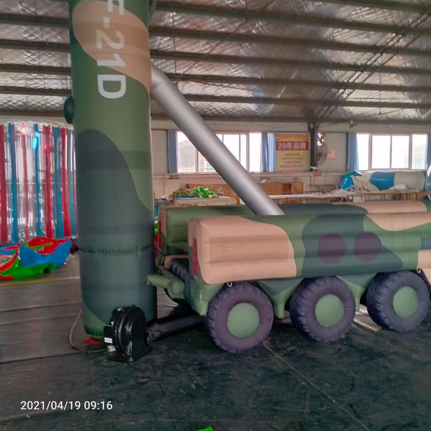 惠城军事演习中的充气目标车辆：模拟发射车雷达车坦克飞机